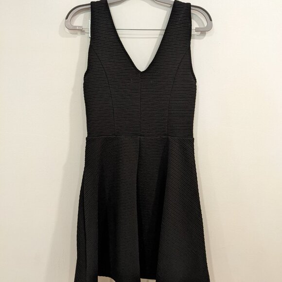 Black V-Neck Dress Medium M Midi Length Bailey Blue - Picture 2 of 9